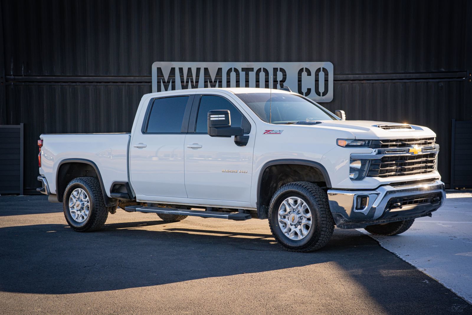 Used 2024 Chevrolet Silverado 2500 LT image 1
