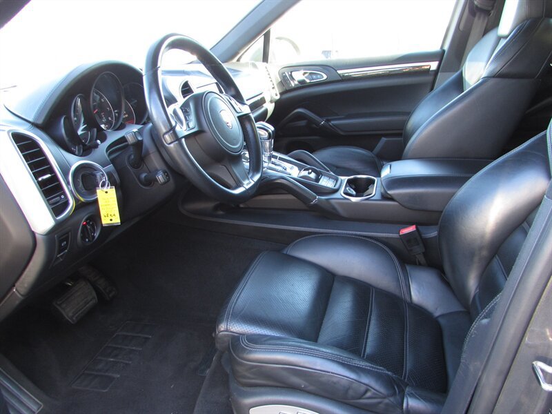 Used 2013 Porsche Cayenne AWD/4WD image 6