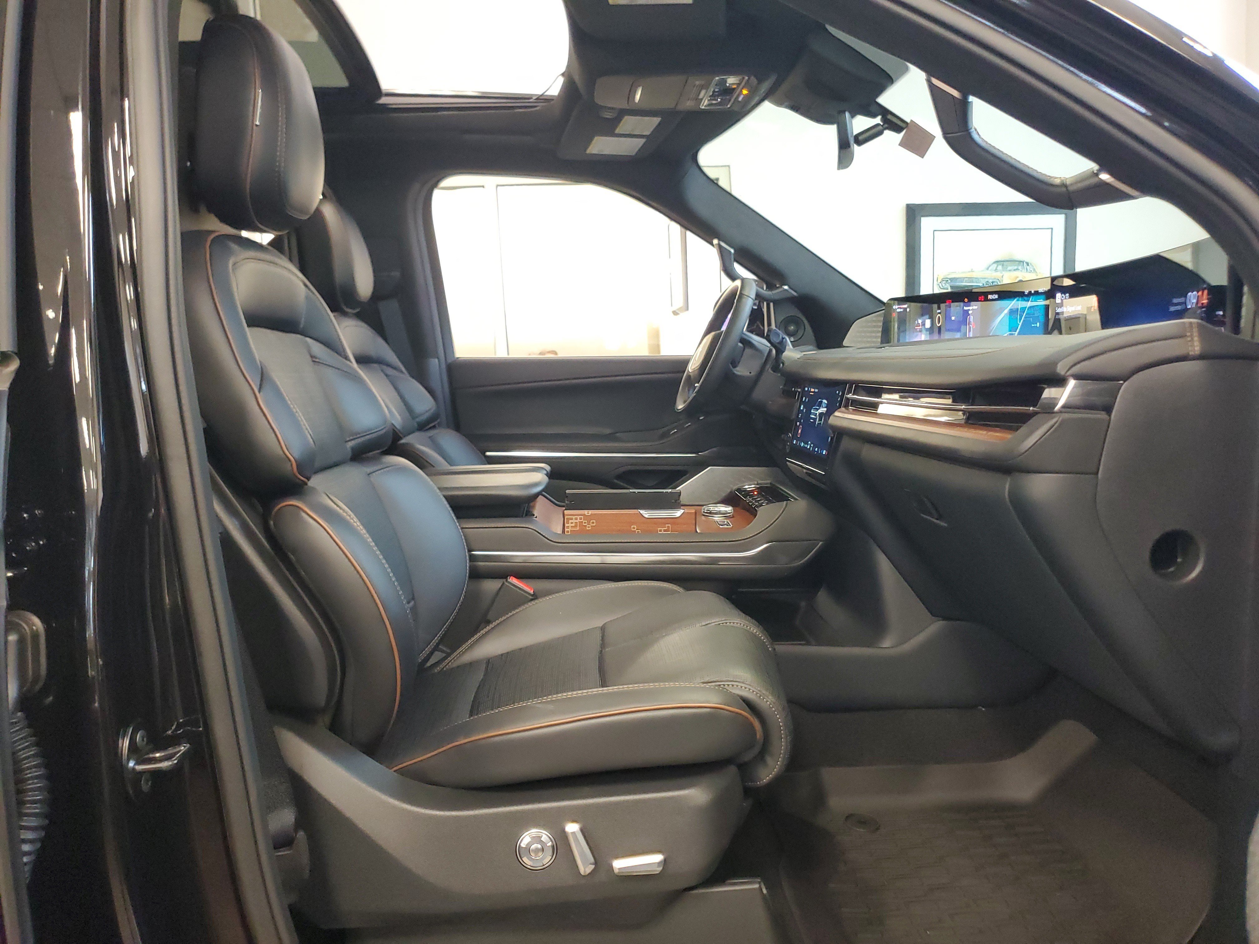 New 2026 Lincoln Navigator L Black Label AWD/4WD image 9