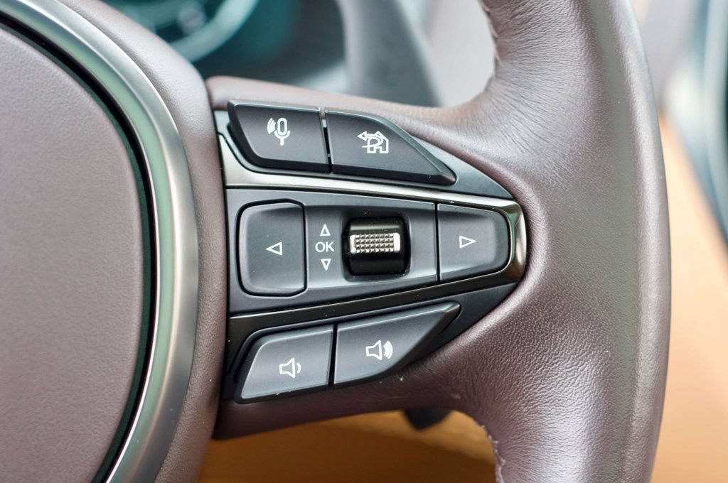 Used 2022 Aston Martin DBX image 24
