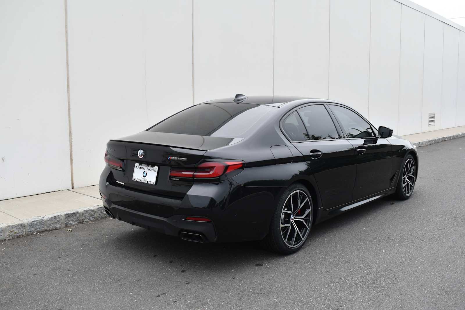 Used 2023 BMW M550i xDrive w/ Executive Package AWD/4WD image 5