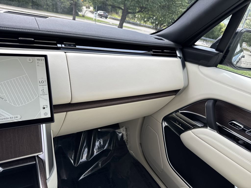 New 2025 Land Rover Range Rover SE image 25