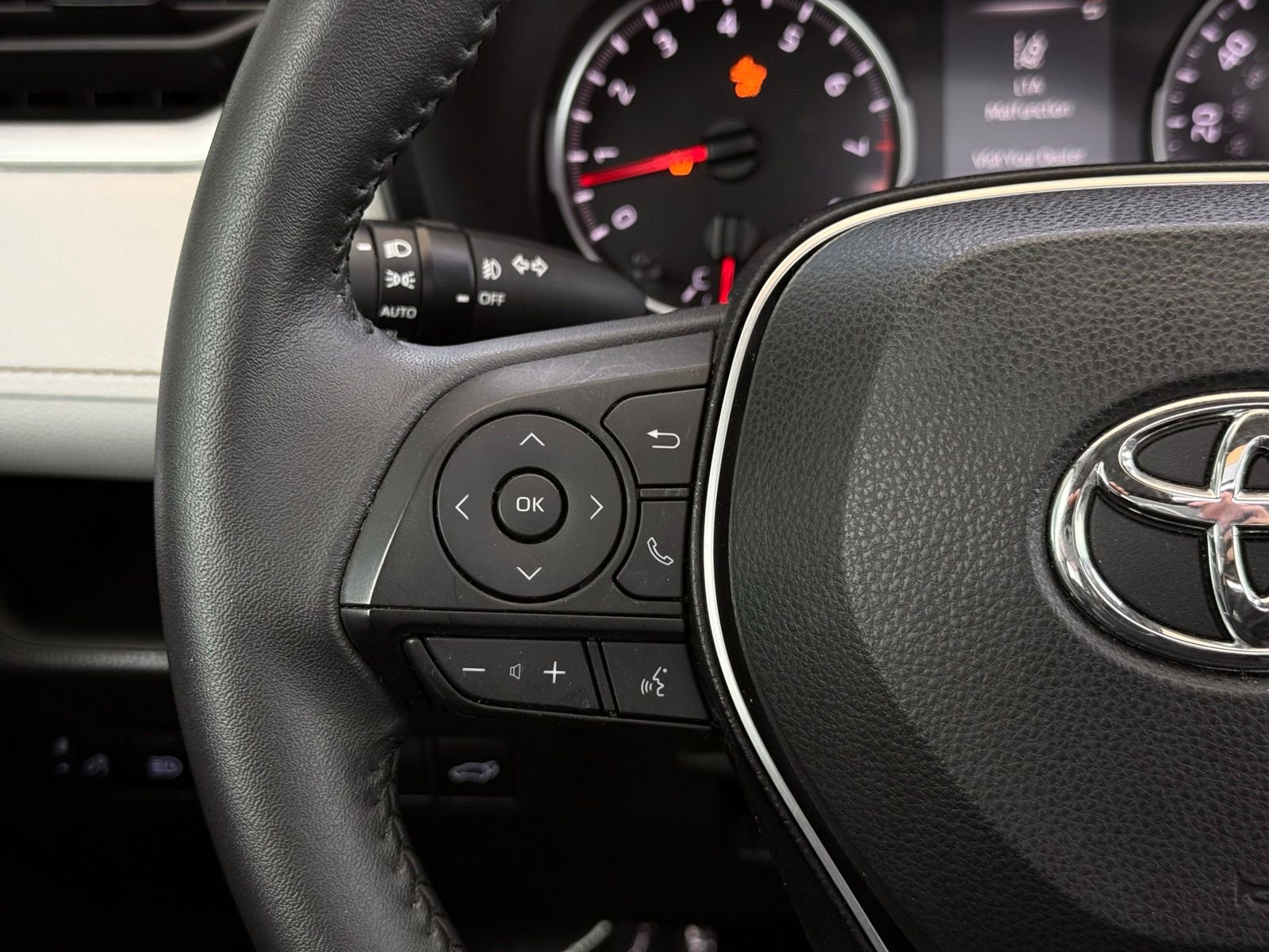 Used 2022 Toyota RAV4 XLE Premium image 30