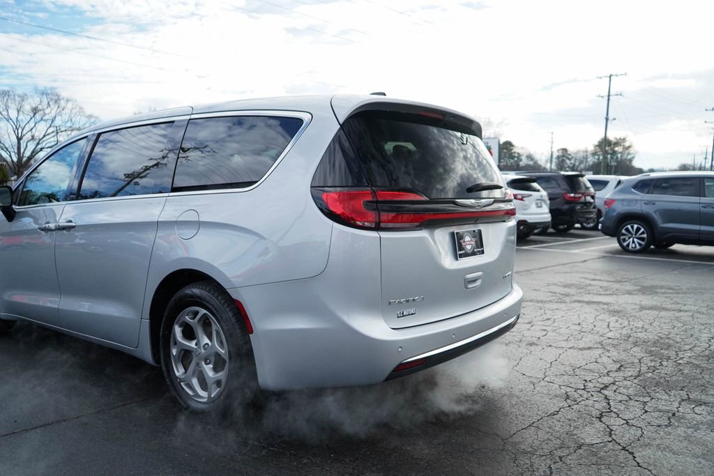 Used 2024 Chrysler Pacifica Limited image 14