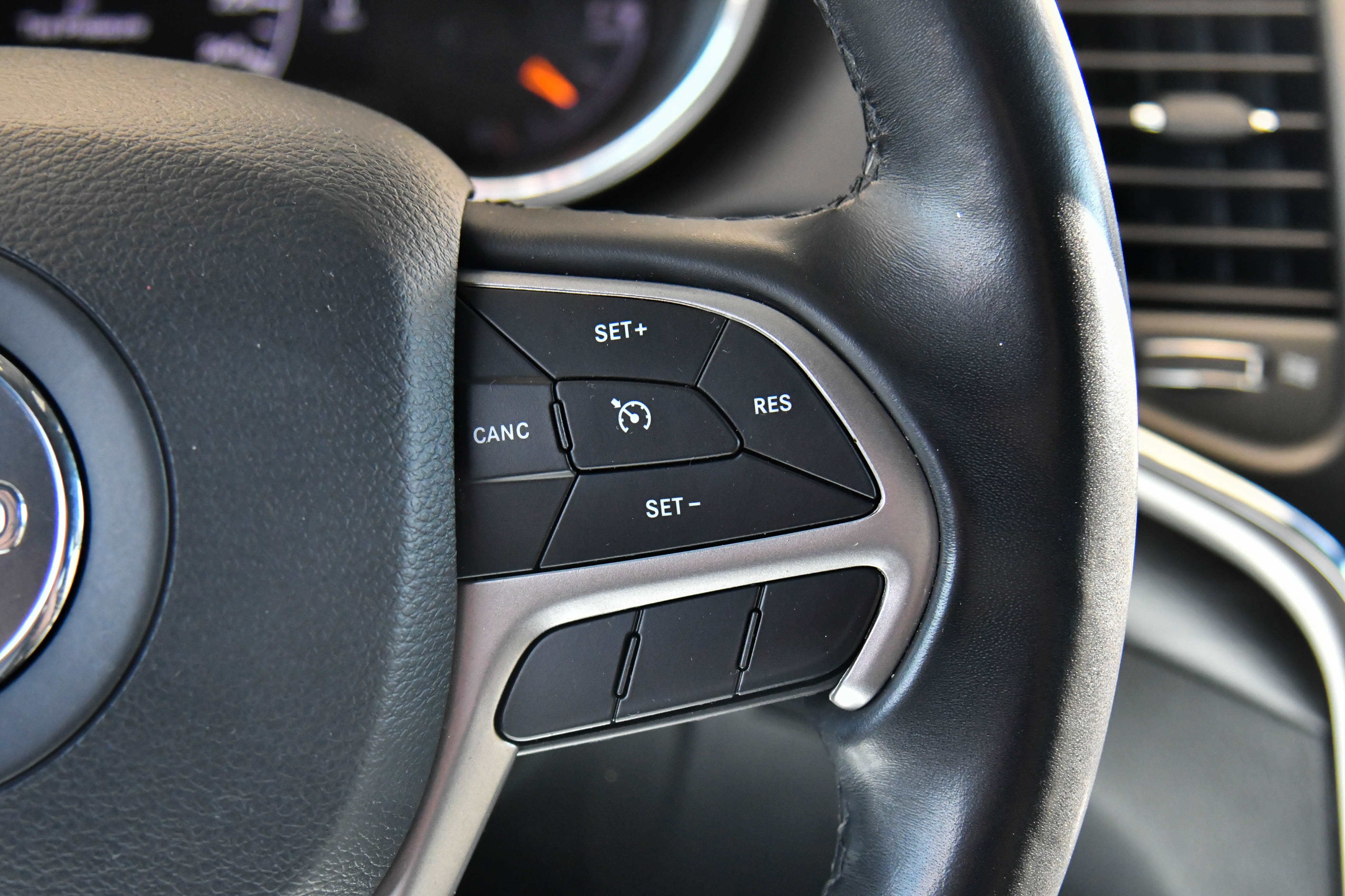 Used 2021 Jeep Grand Cherokee Laredo image 29