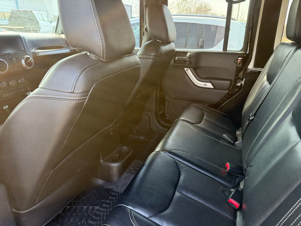 Used 2016 Jeep Wrangler Unlimited Sahara w/ Connectivity Group image 10