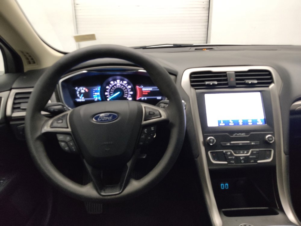 Used 2020 Ford Fusion SE image 22