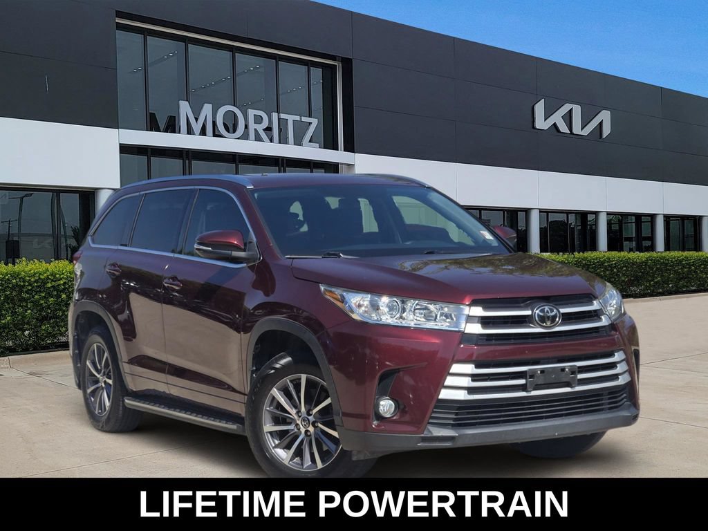 Used 2017 Toyota Highlander XLE FWD image 1