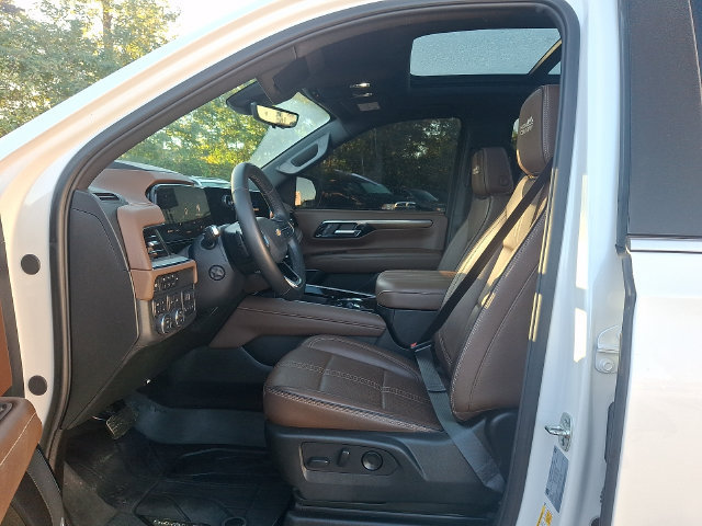 Certified 2025 Chevrolet Tahoe High Country AWD/4WD image 15