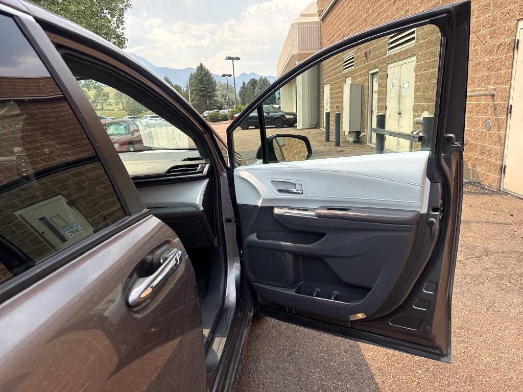 Used 2022 Toyota Sienna XSE w/ XSE Plus Package FWD image 27