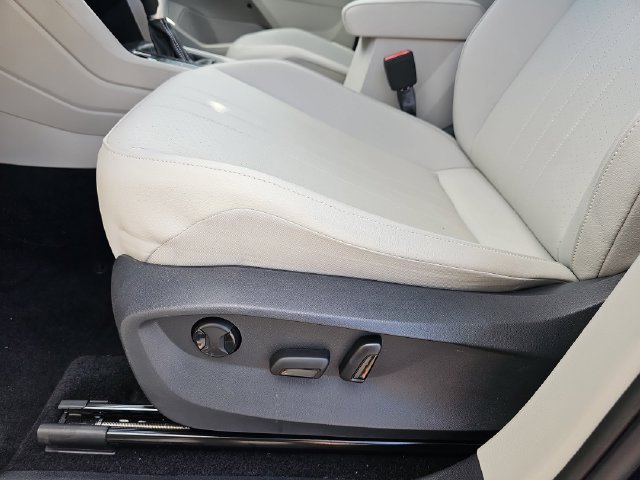 Used 2023 Volkswagen Tiguan SE FWD image 19