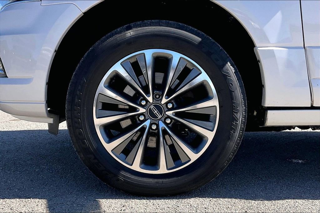 Used 2017 Lincoln Navigator Select image 35