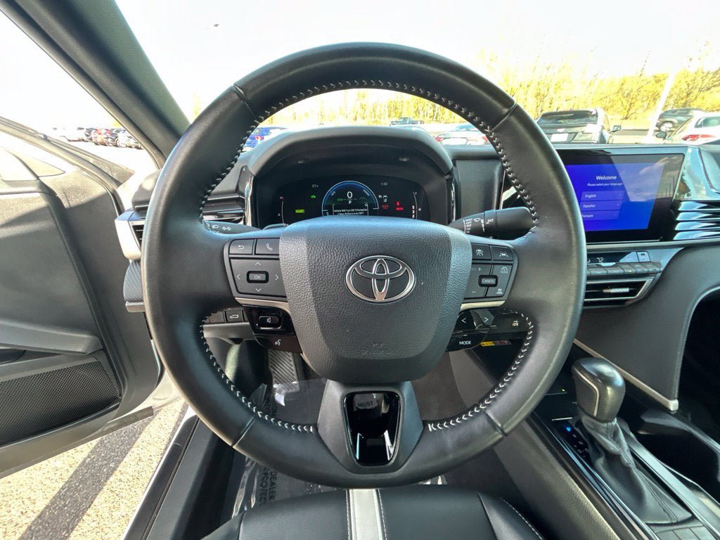 Used 2025 Toyota Camry SE FWD image 18