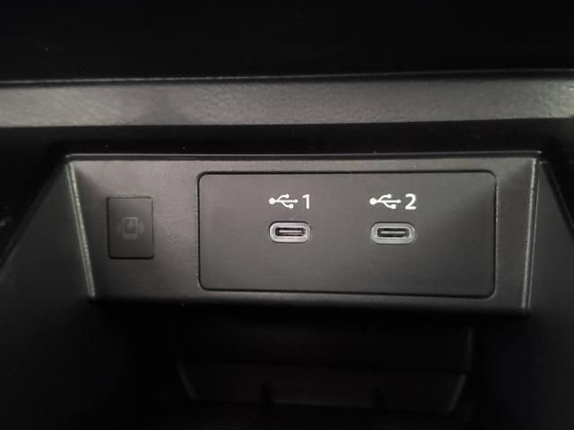 Used 2025 Nissan Kicks SR image 27