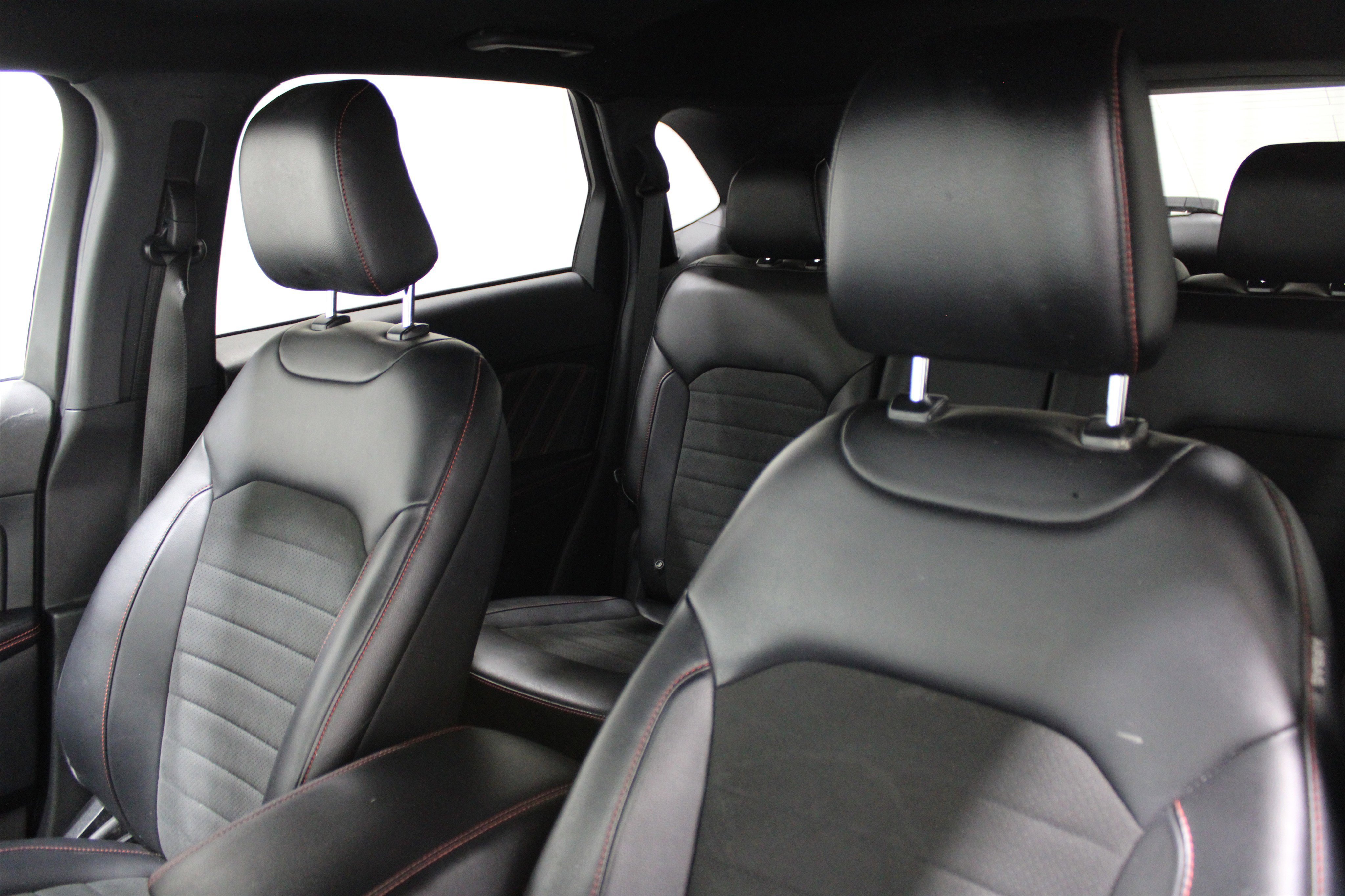 Used 2022 Ford Edge ST-Line image 5