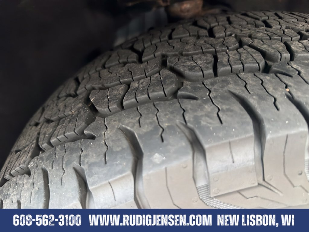 Used 2021 Ford Explorer XLT w/ Equipment Group 202A AWD/4WD image 27