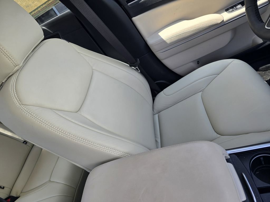 Used 2023 Chrysler 300 Touring w/ Sport Appearance Package image 28