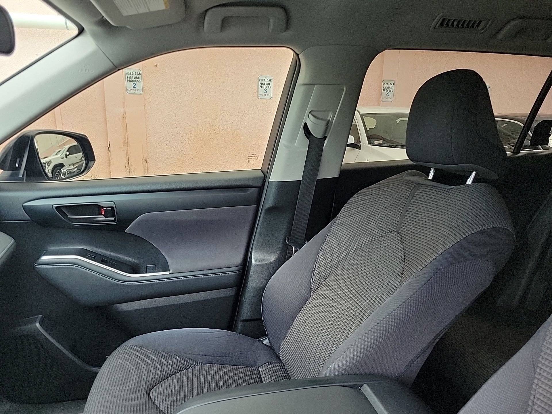 Used 2023 Toyota Highlander L image 27