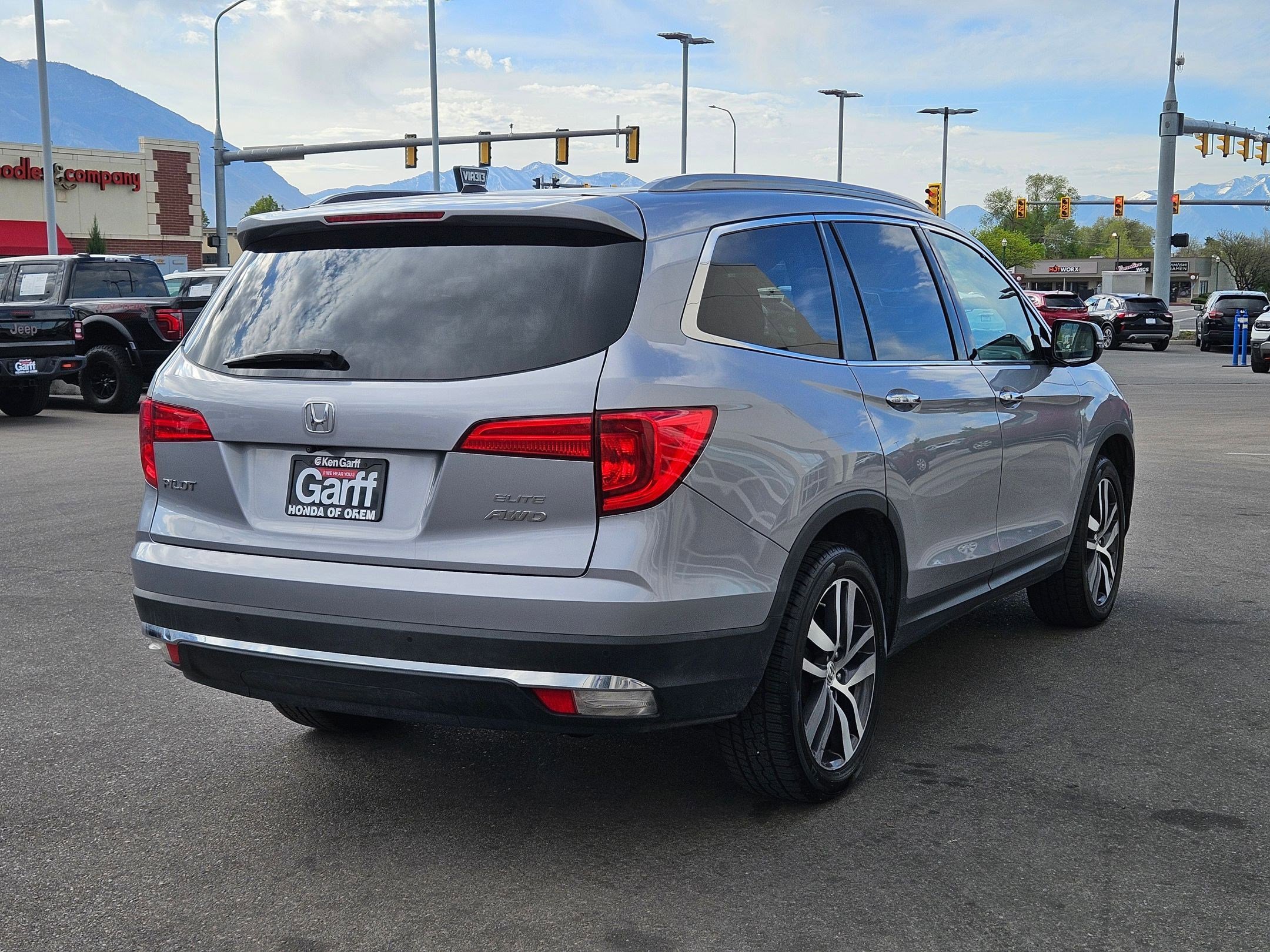 Used 2018 Honda Pilot Elite image 3