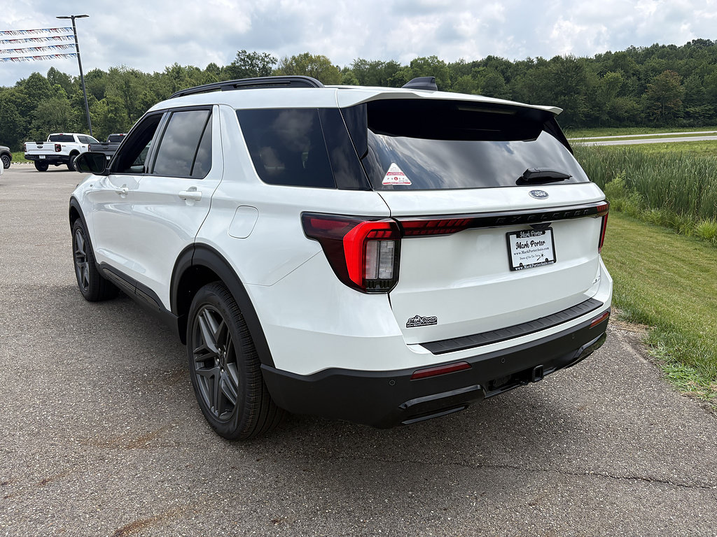 New 2026 Ford Explorer ST-Line w/ ST-Line Street Pack AWD/4WD image 3