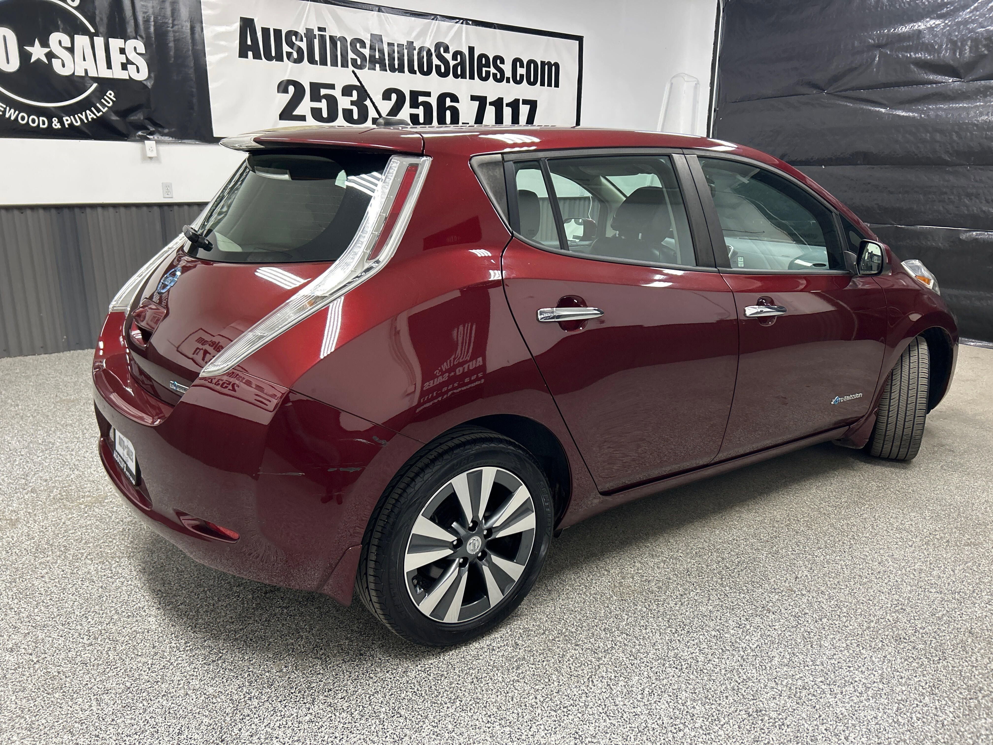 Used 2016 Nissan Leaf SL w/ Premium Package FWD image 6