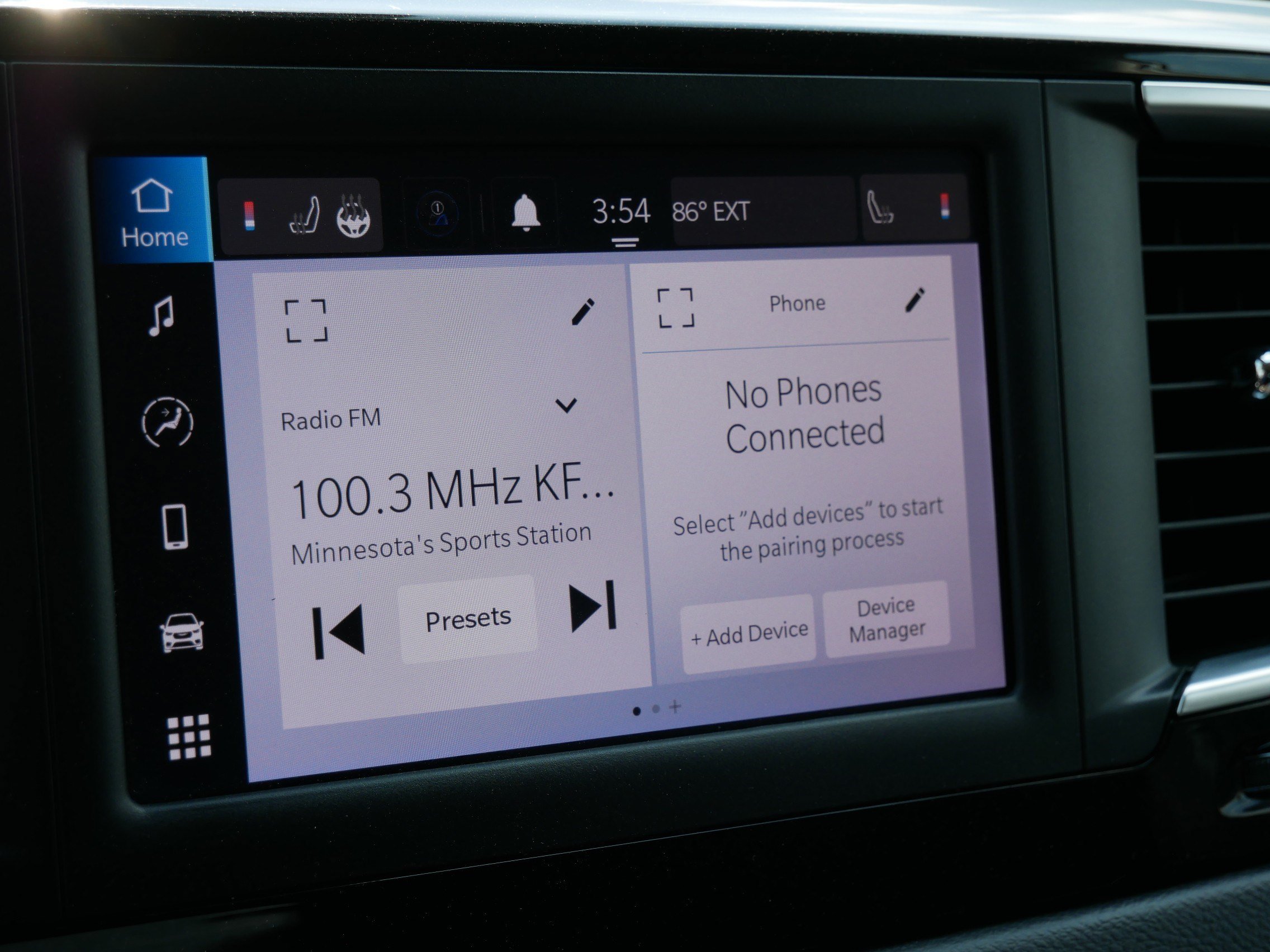 Used 2023 Chrysler Voyager LX FWD image 21