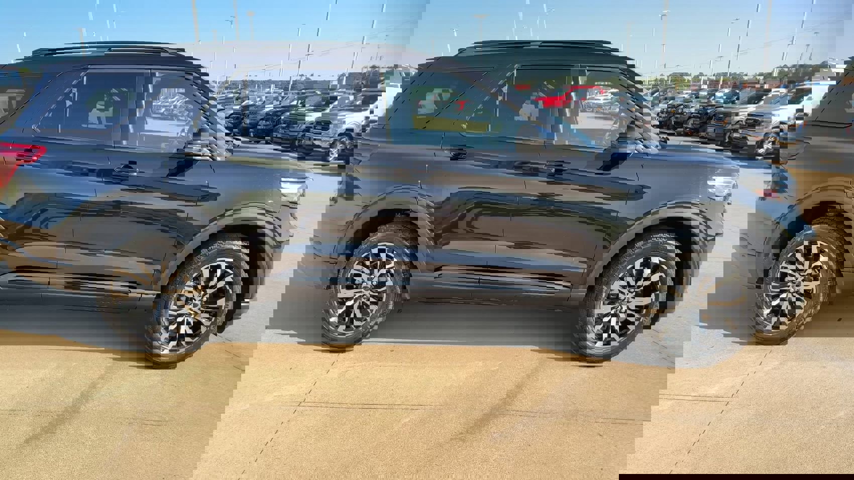 Used 2020 Ford Explorer ST image 2