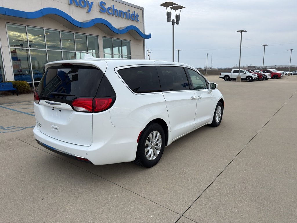 Used 2018 Chrysler Pacifica Touring Plus image 5