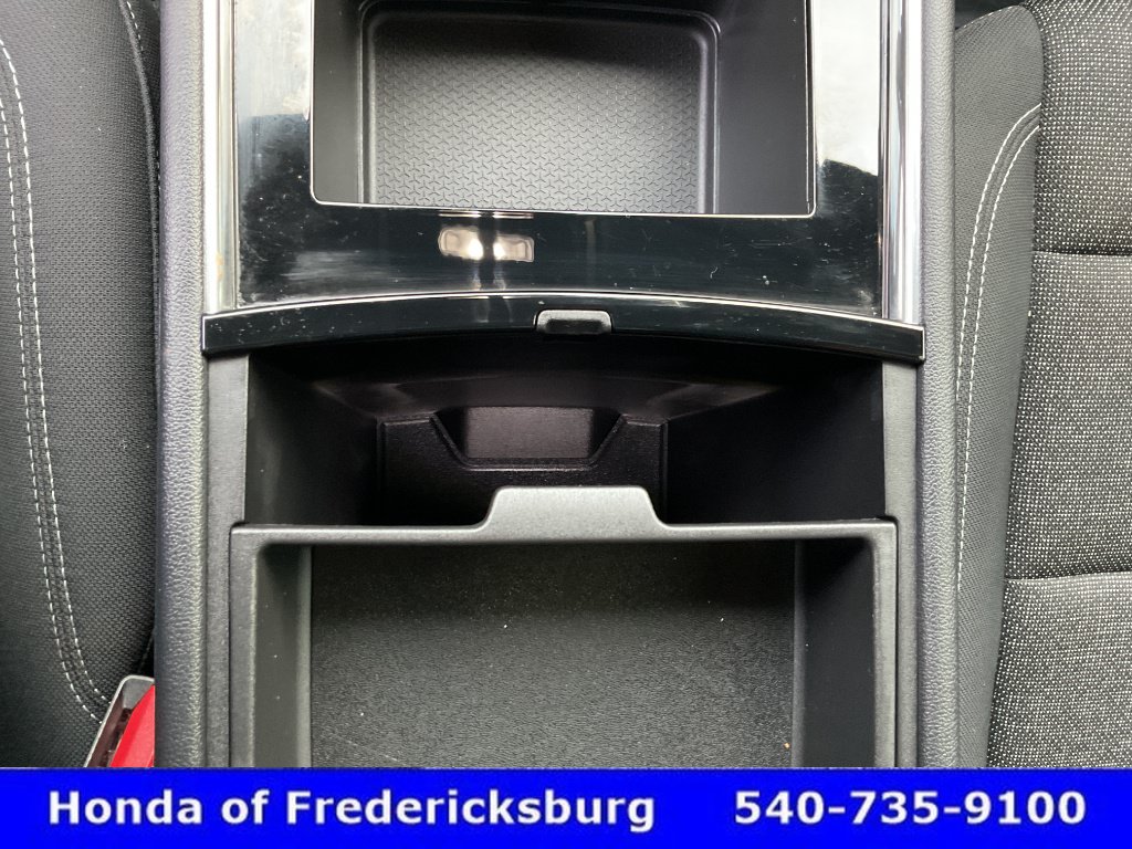 Used 2025 Chevrolet Traverse LT FWD image 38