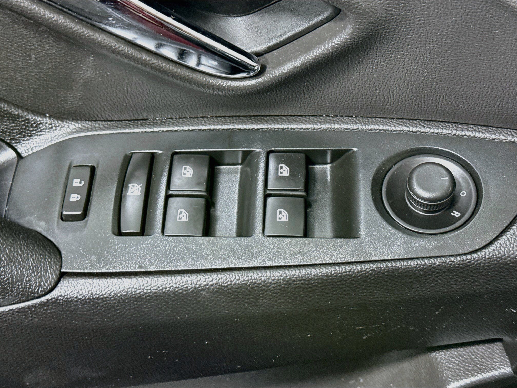 Used 2016 Chevrolet Trax LT w/ LT Convenience Package AWD/4WD image 23