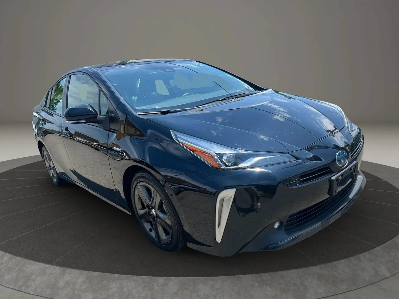 Used 2022 Toyota Prius XLE FWD image 3