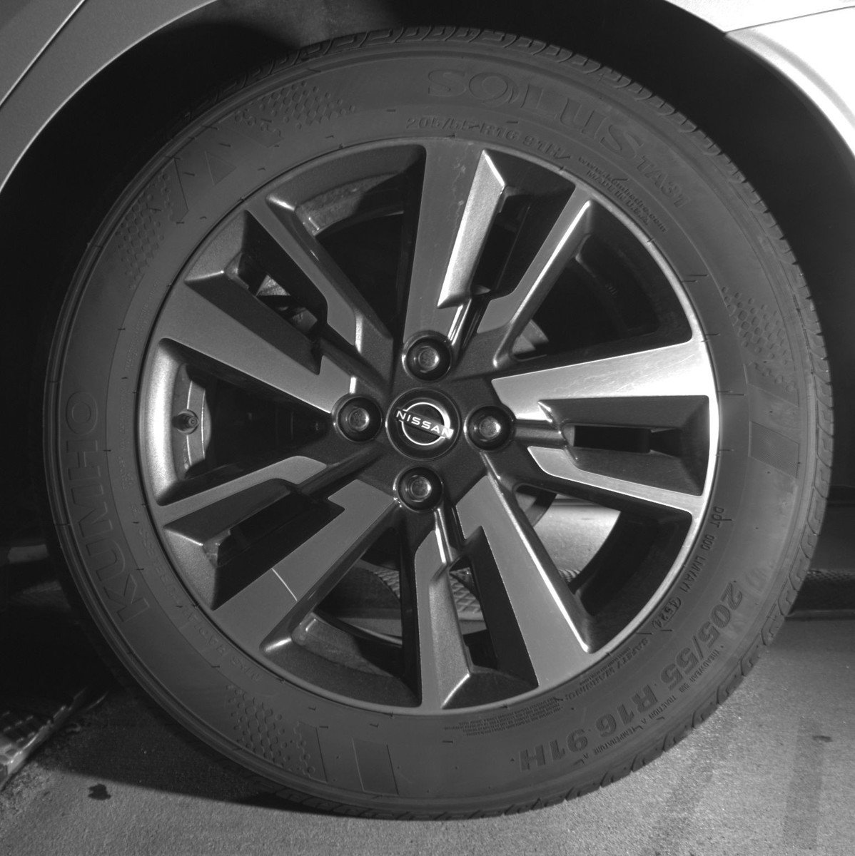 Used 2025 Nissan Versa SV image 14