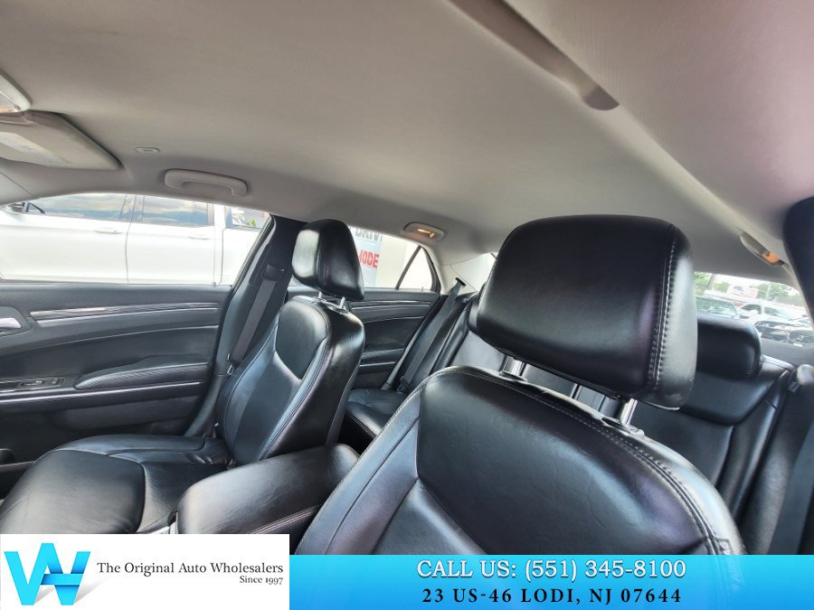 Used 2017 Chrysler 300 Limited RWD image 11