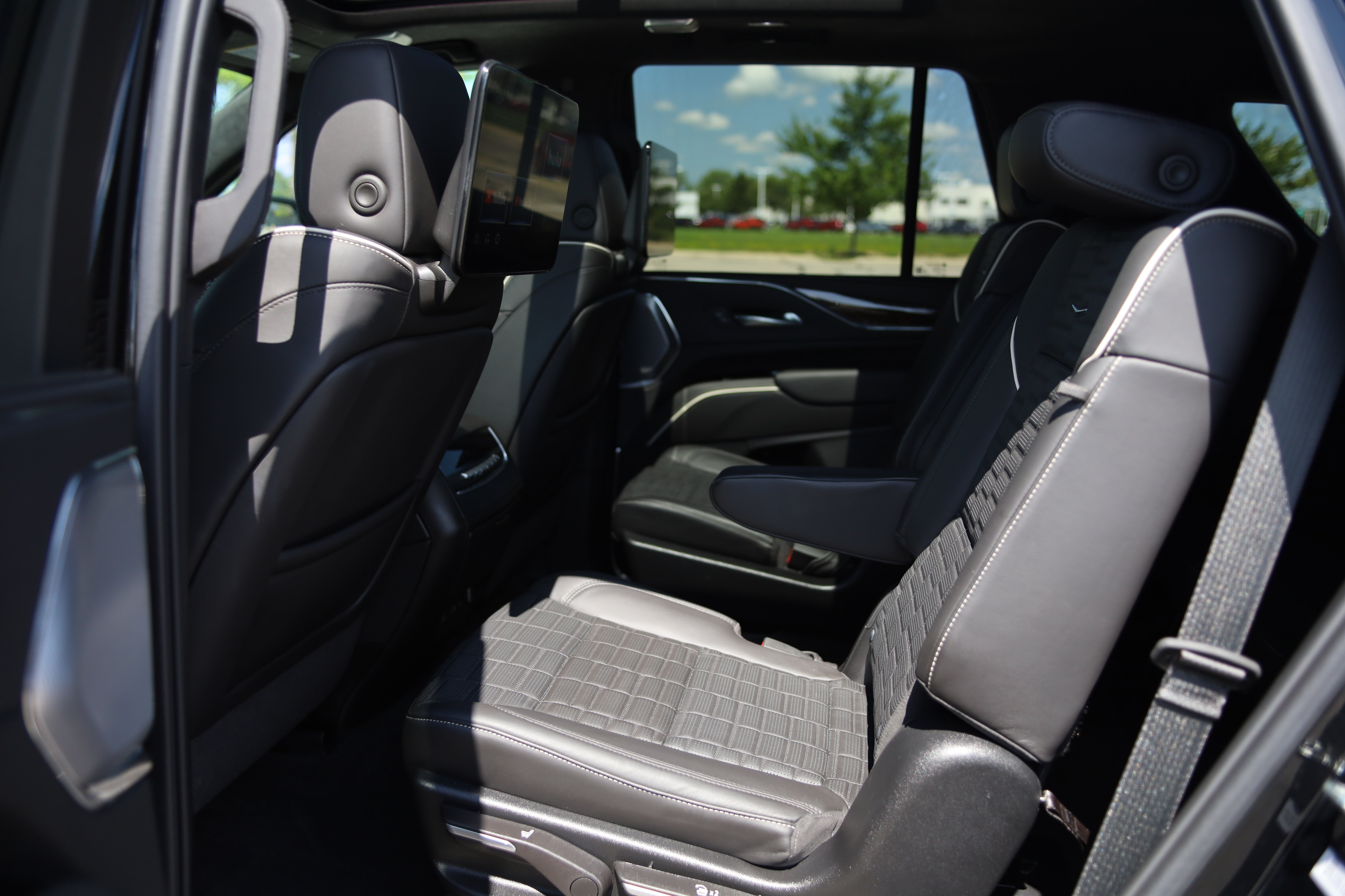 Used 2024 Cadillac Escalade Sport Platinum w/ LPO, ONYX Package AWD/4WD image 39