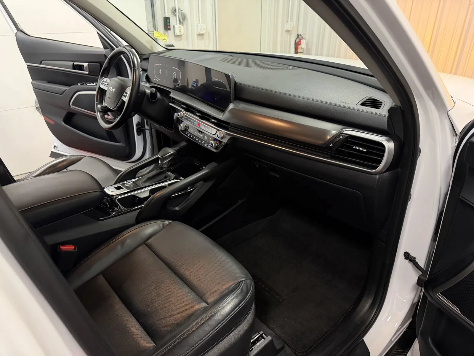 Used 2024 Kia Telluride LX FWD image 42