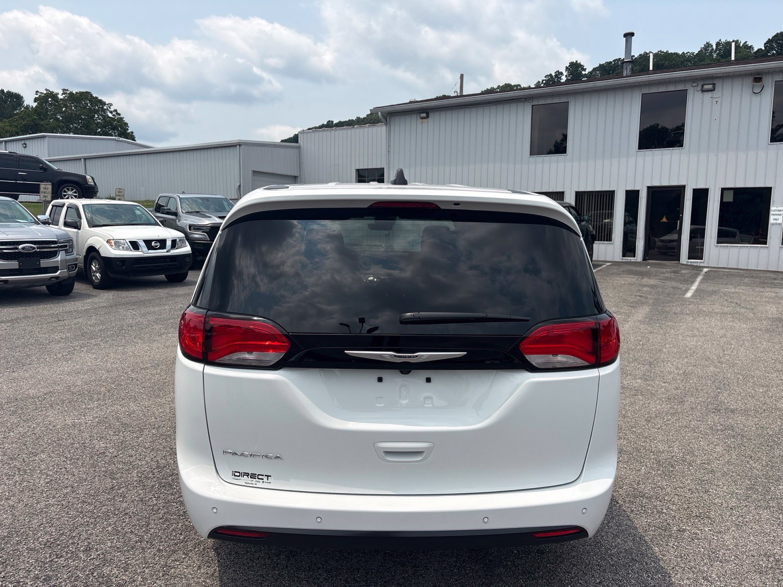 New 2027 Chrysler Pacifica LX FWD image 5