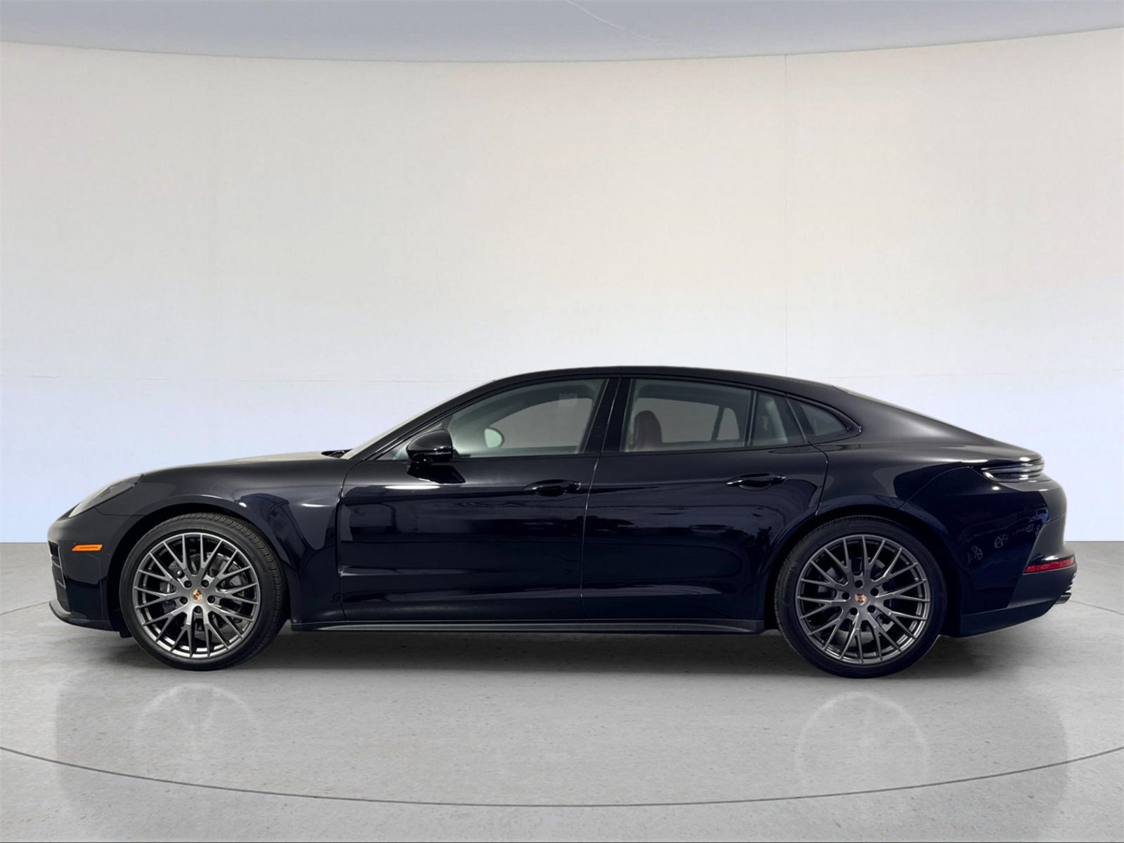Certified 2025 Porsche Panamera image 2