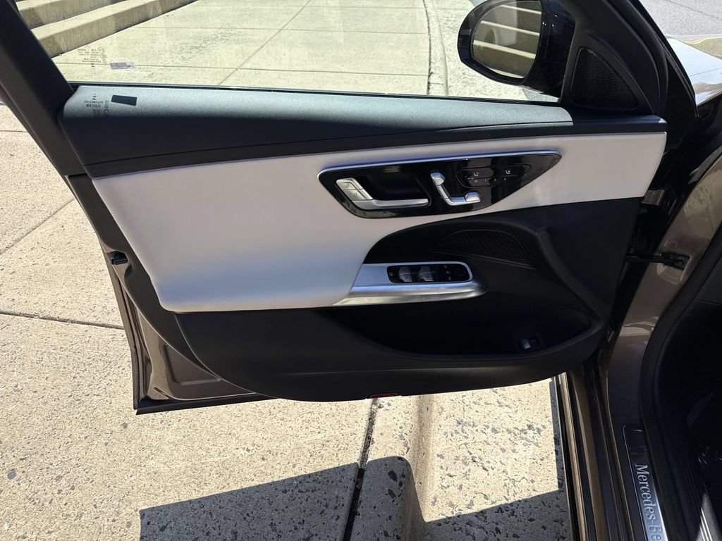 Used 2025 Mercedes-Benz E 350 4MATIC Sedan image 28