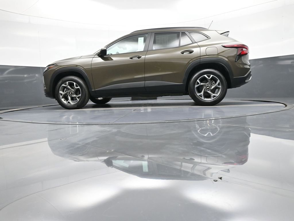 Used 2024 Chevrolet Trax LT w/ Driver Confidence Package image 31