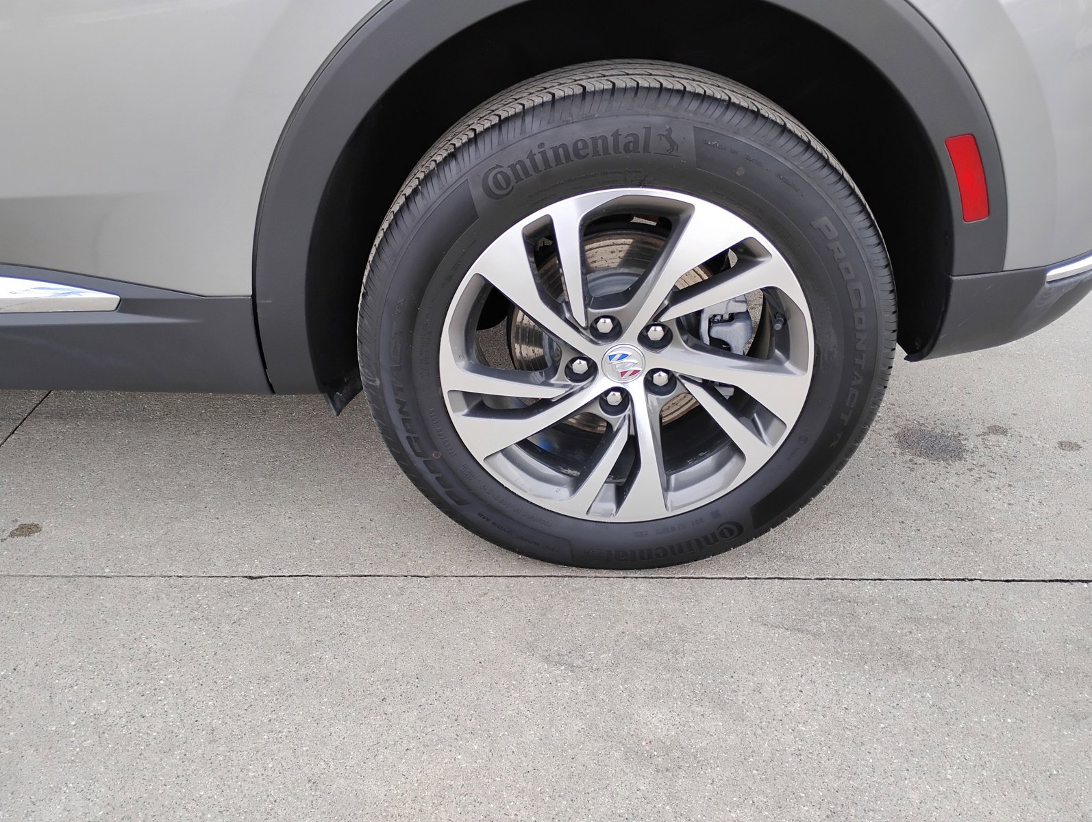 Used 2023 Buick Envision Essence image 24