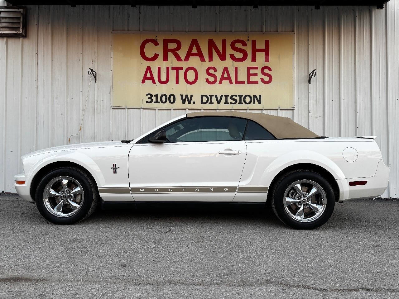 Used 2007 Ford Mustang Convertible image 2