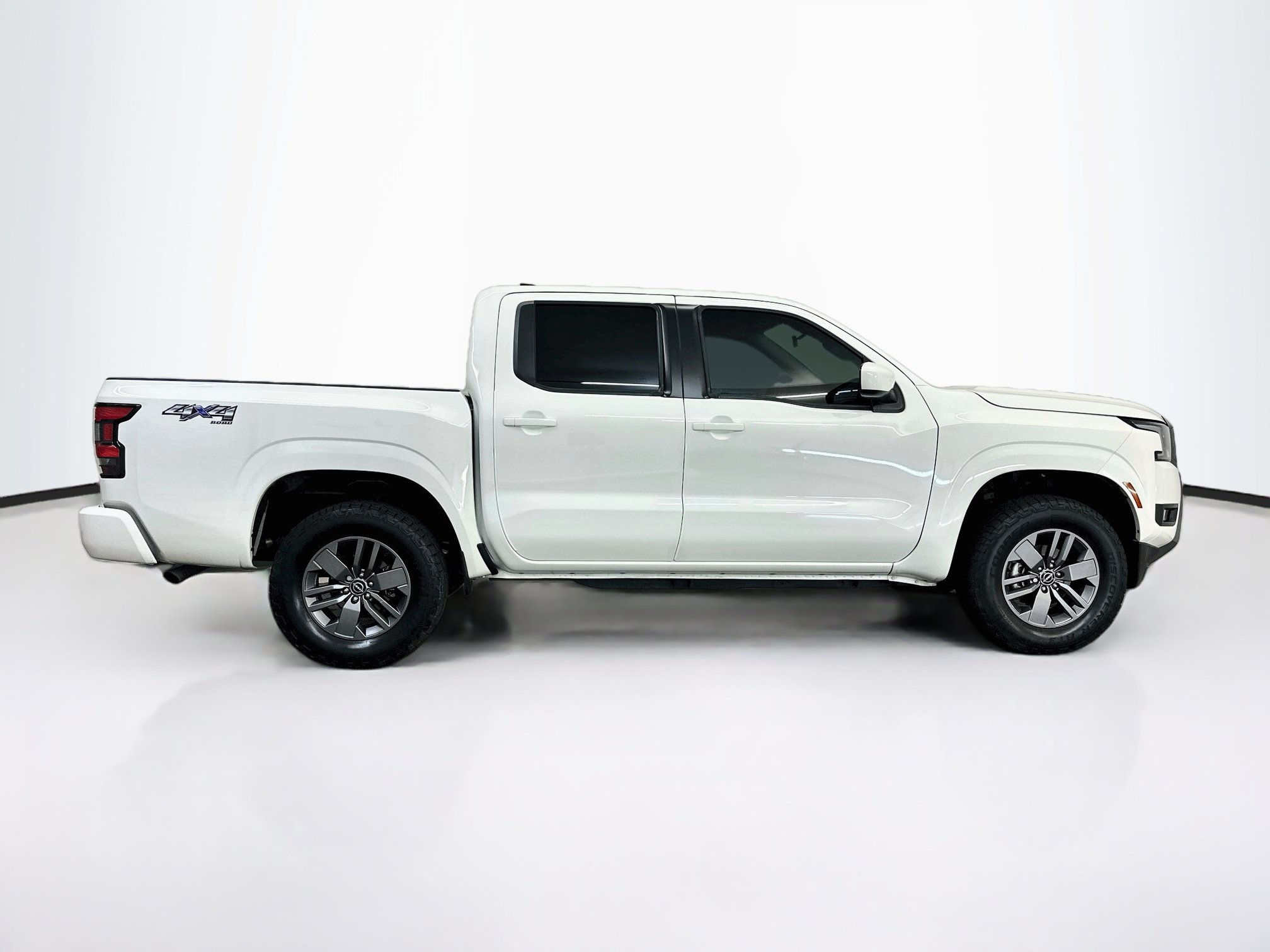 Used 2025 Nissan Frontier SV AWD/4WD image 10