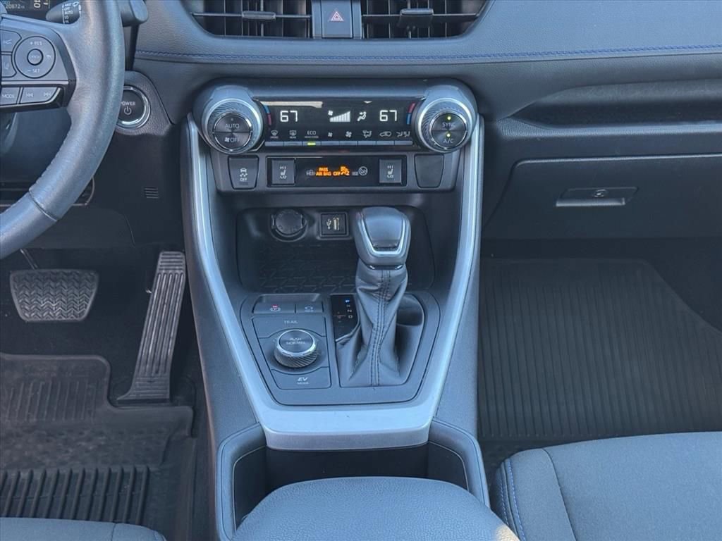 Used 2024 Toyota RAV4 SE image 13