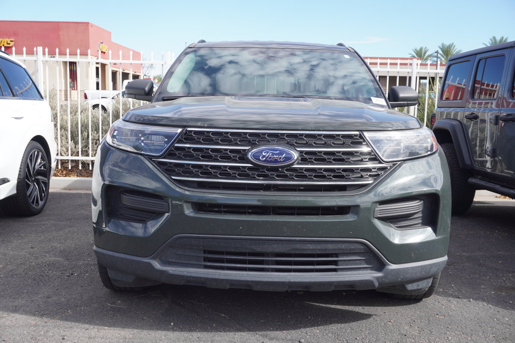 Used 2023 Ford Explorer XLT RWD image 2