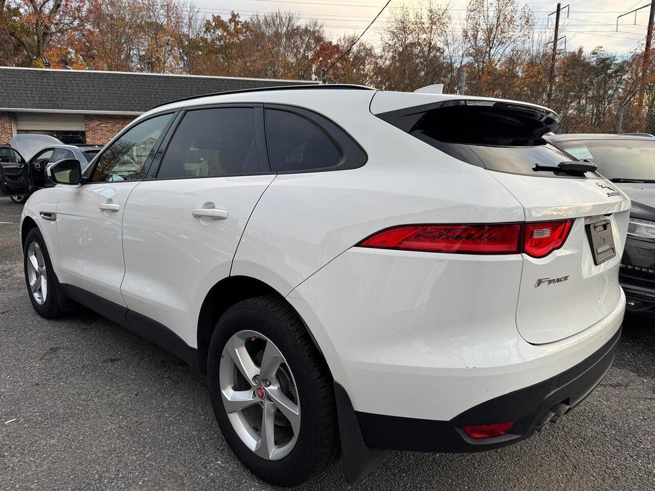 Used 2018 Jaguar F-PACE Premium image 12
