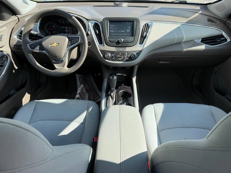 Used 2017 Chevrolet Malibu LT FWD image 13
