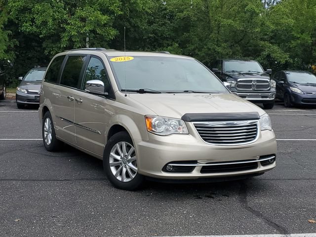 Used 2015 Chrysler Town & Country Limited Platinum FWD image 37
