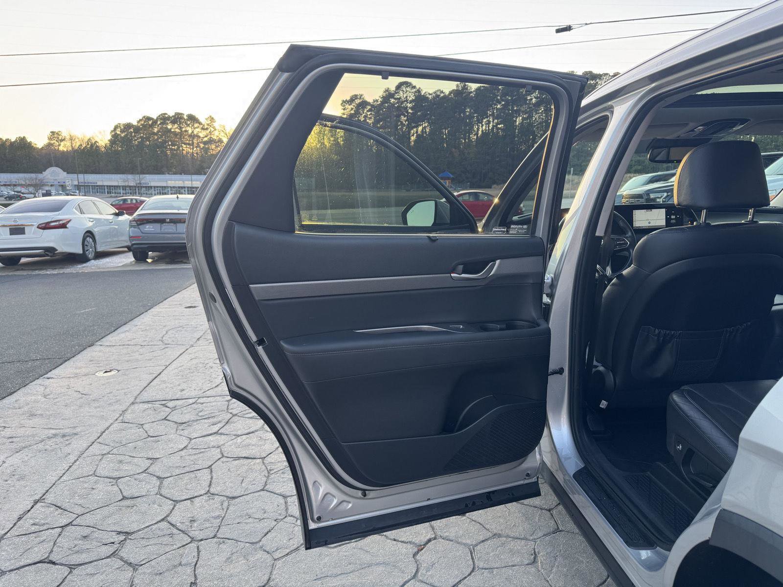 Used 2022 Hyundai Palisade SEL w/ 8P Bench Seat Package image 9