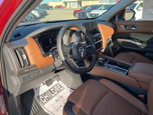 New 2025 Nissan Pathfinder Platinum image 13