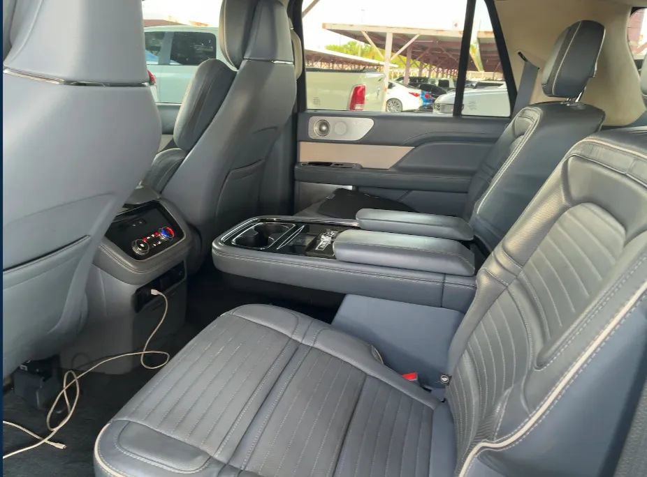 Used 2020 Lincoln Navigator L Black Label w/ Cargo Convenience Package image 5